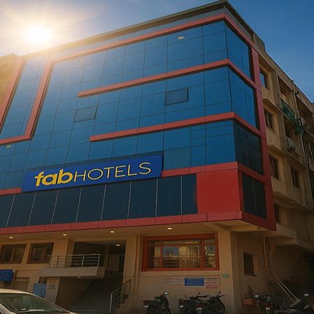 Fabhotel The Golf Inn Noida Exterior foto